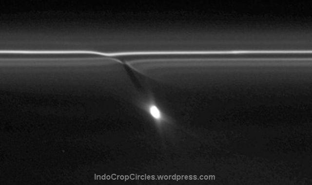 Wow! Ada “Benda Asing” Merusak Cincin F Saturnus