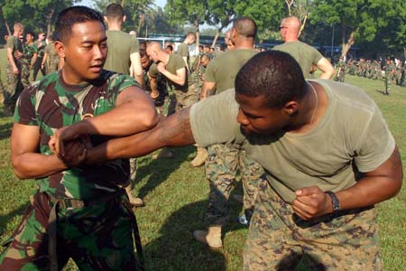 Ketika Tukang becak Buta Huruf Masuk Menjadi Anggota TNI..................