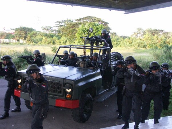 CIS 50MG: SMB Serbu Kopassus dan Kostrad TNI AD