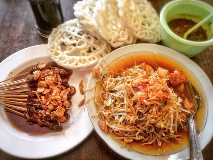 Balapan menyantap sajian lezat: Lontong Balap Garuda Pak Gendut