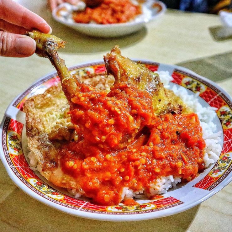 Warung sederhana dengan sajian luar biasa: Sego Sambel Mak Yeye