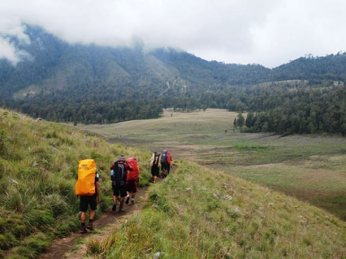 Menikmati Pesona Atap Jawa : Mahameru 3676 mdpl