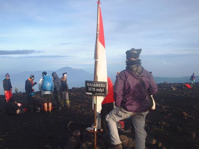 Menikmati Pesona Atap Jawa : Mahameru 3676 mdpl