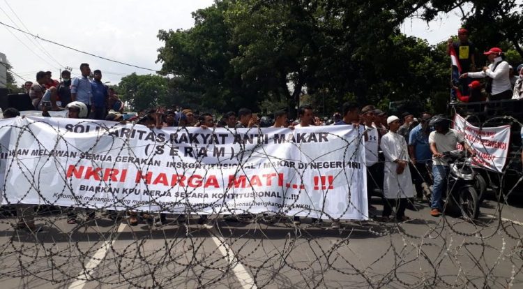 Massa Dua Kubu di Medan Sempat Memanas di Kantor Bawaslu