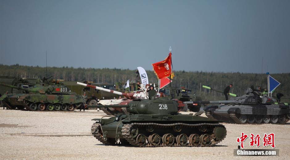 tank-tiongkok-partisipasi-dalam-pertandingan-tank-rusia