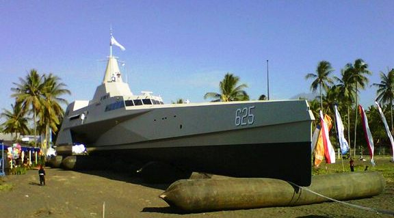 &#91;PIC&#93;Bu Susi Apa Tertarik Lindungi Ikan dg Korvet Rudal Trimaran made in Banyuwangi?