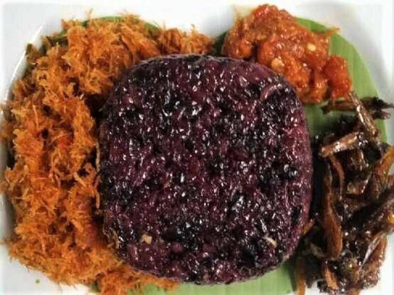Menu Takjil Khas Makassar