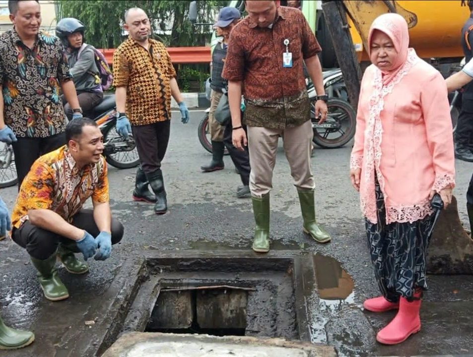 Surabaya Kebanjiran, Ternyata Kota Yang Dipimpin Risma Pun Tak ‘Kebal’ Banjir