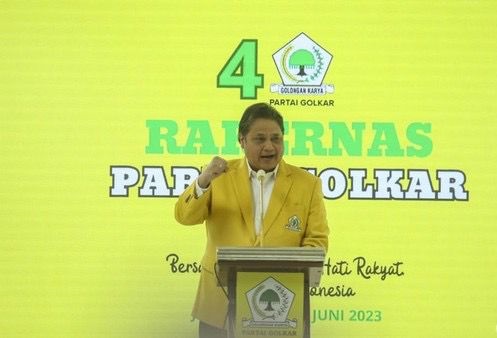 Airlangga “Dikudeta Halus”, Jokowi Dikabarkan Jadi Ketua Dewan Pembina Partai Golkar