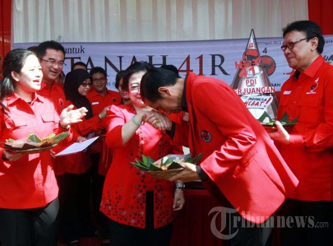 &#91;PIC lengkap foto salaman&#93; Foto salaman Jokowi nunduk depan Priyo heboh di dunia maya