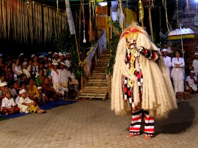 Pertunjukan Calonarang yang Mistis