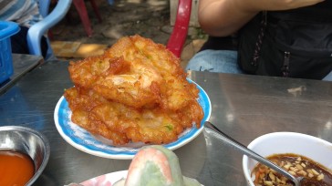 Mencari Makan Siang Kesukaan Anthony Bourdain di Ho Chi Minh