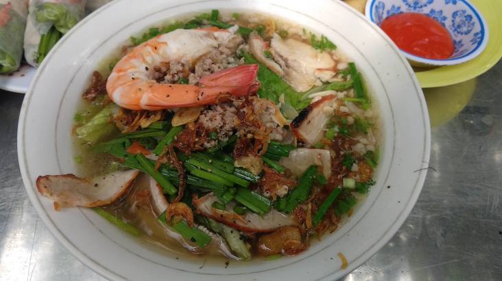 Mencari Makan Siang Kesukaan Anthony Bourdain di Ho Chi Minh