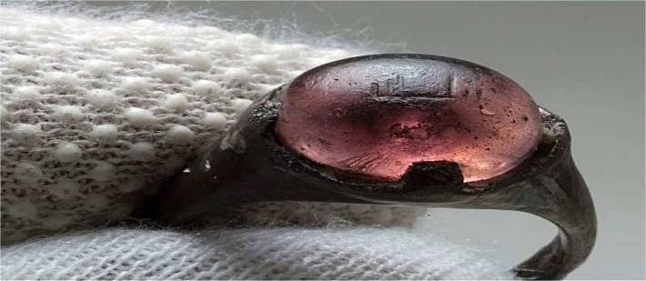 Misteri Batu Akik Berlafalkan Allah yang Ditemukan di Pemakaman Viking Kuno