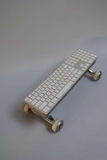 Mainan Ajaib Keyboard Skateboard