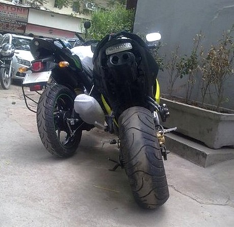 Yang ngerti kaki kaki motor gede masuk . ban velg gede !