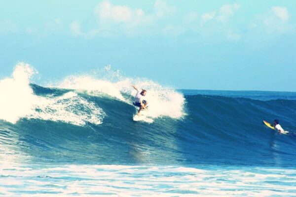 15 Lokasi Surfing Terbaik di Dunia