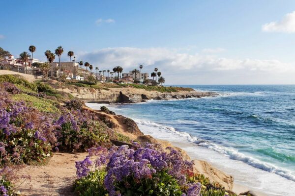 15 Pantai Terbaik di California yang Wajib Anda Kunjungi