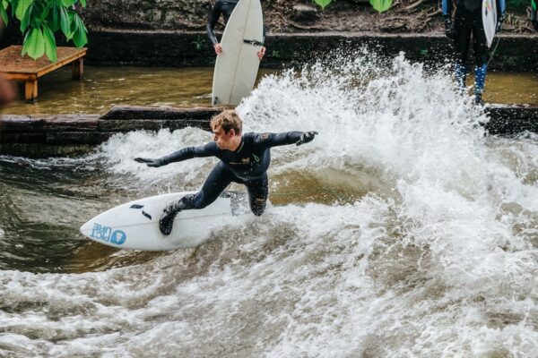 15 Lokasi Surfing Terbaik di Dunia