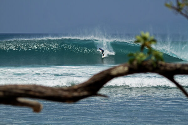 15 Lokasi Surfing Terbaik di Dunia