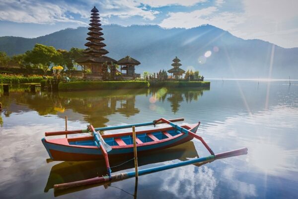Inilah 15 Danau Terindah di Dunia yang Wajib Anda Kunjungi