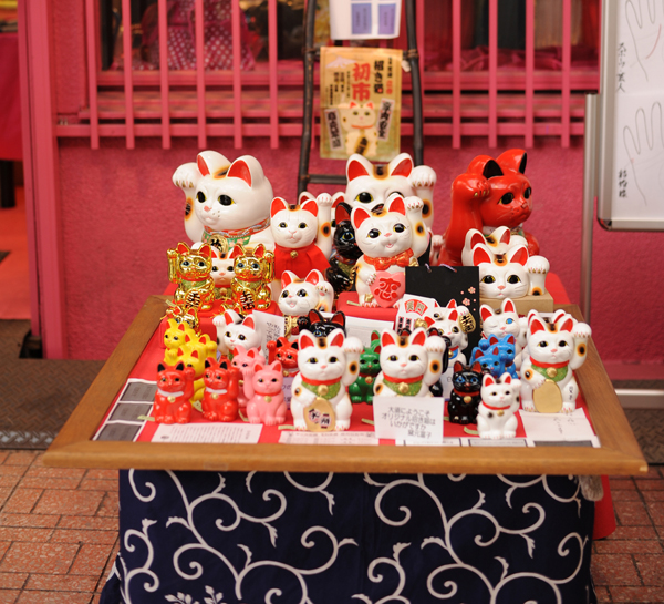 &#91;HOT INFO&#93; 5 Fakta Menarik Mengenai Boneka Kucing Keberuntungan (Maneki Neko)