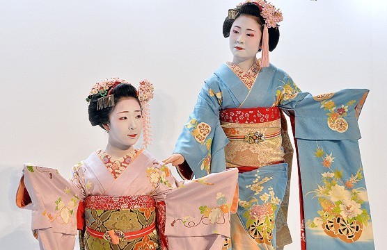 Kalian Harus Tahu! 8 Aturan Bertemu Geisha di Gion