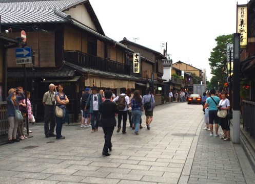 Kalian Harus Tahu! 8 Aturan Bertemu Geisha di Gion