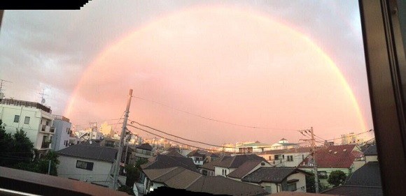 Wow! Pelangi yang sempurna muncul di atas langit Tokyo