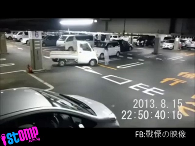 &#91;Ghost?&#93; Penampakan Hantu di Parkiran Mobil Yang Terekam CCTV!