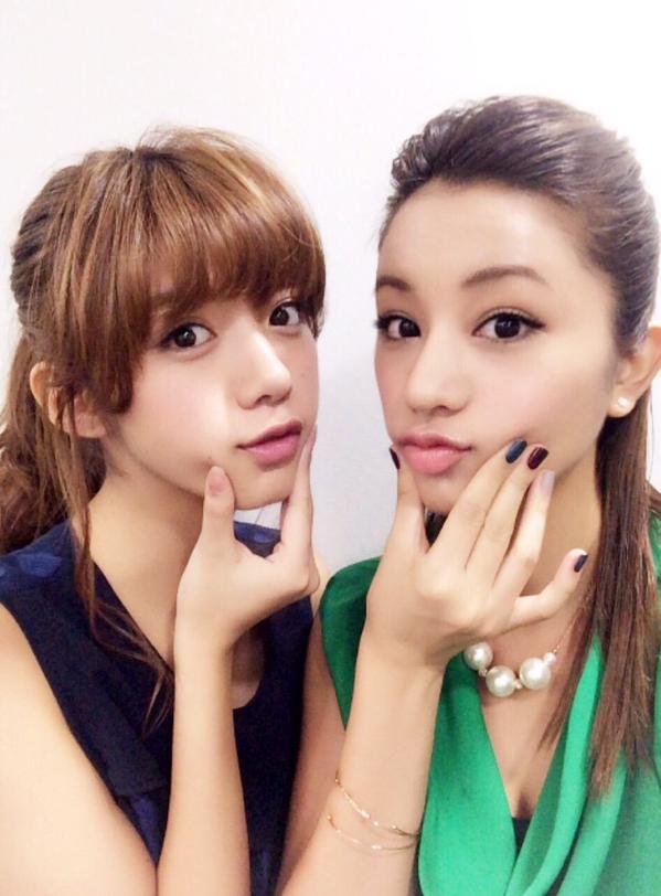10 Pose Selfie Paling Populer di Kalangan Gadis Jepang + Video