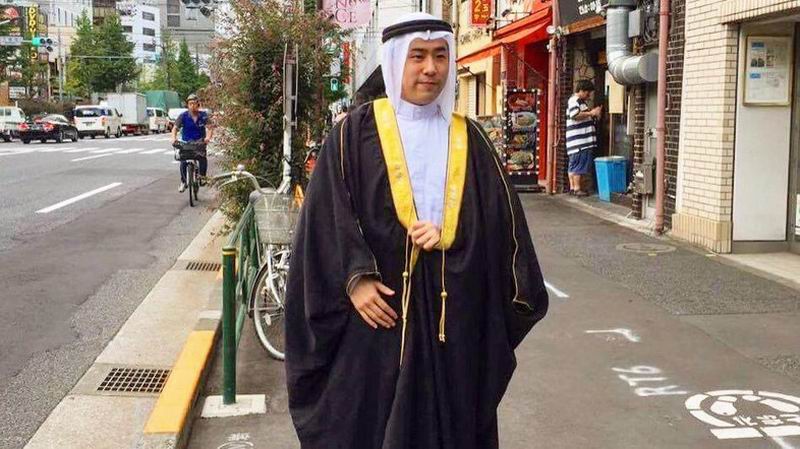 Pria Jepang ini Jatuh Cinta Dengan Budaya Saudi Arabia