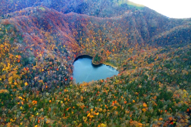 Bagai di Negeri Dongeng, Danau Indah Ini Berbentuk Hati