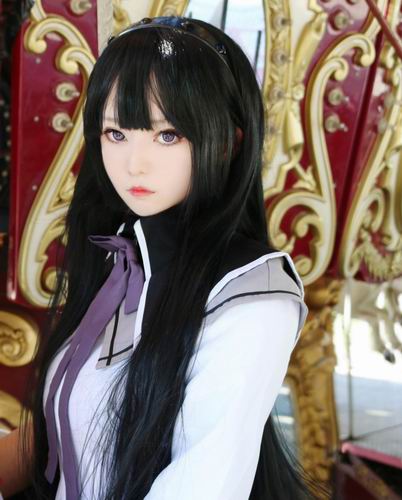 Cosplayer Cantik Mirip Boneka