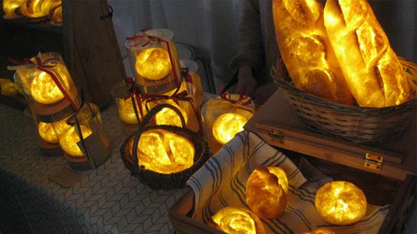 Roti Bersinar Bagai Lampu, Buatan Seniman Jepang
