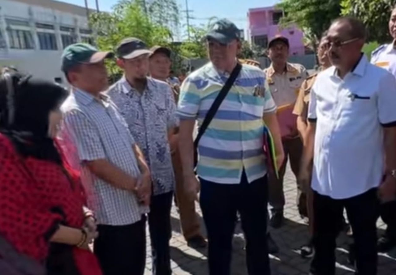 Perseteruan Warga Vs Sekolah Petra Gegara Jalan Macet Menuju Perumahan Surabaya