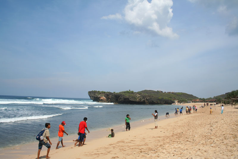 &quot;Inspiratif&quot; Darto, Guru SD Sulap Pantai Krakal Gunung Kidul Seindah Tanah Lot Bali