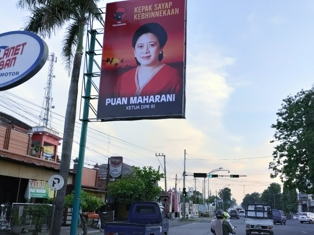 Ratusan Baliho Puan Maharani Mulai Serbu Sragen. Merebak Hingga ke Desa-Desa