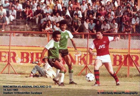 Percaya atau tidak Arsenal pernah di kalahkan oleh Niac Mitra surabaya