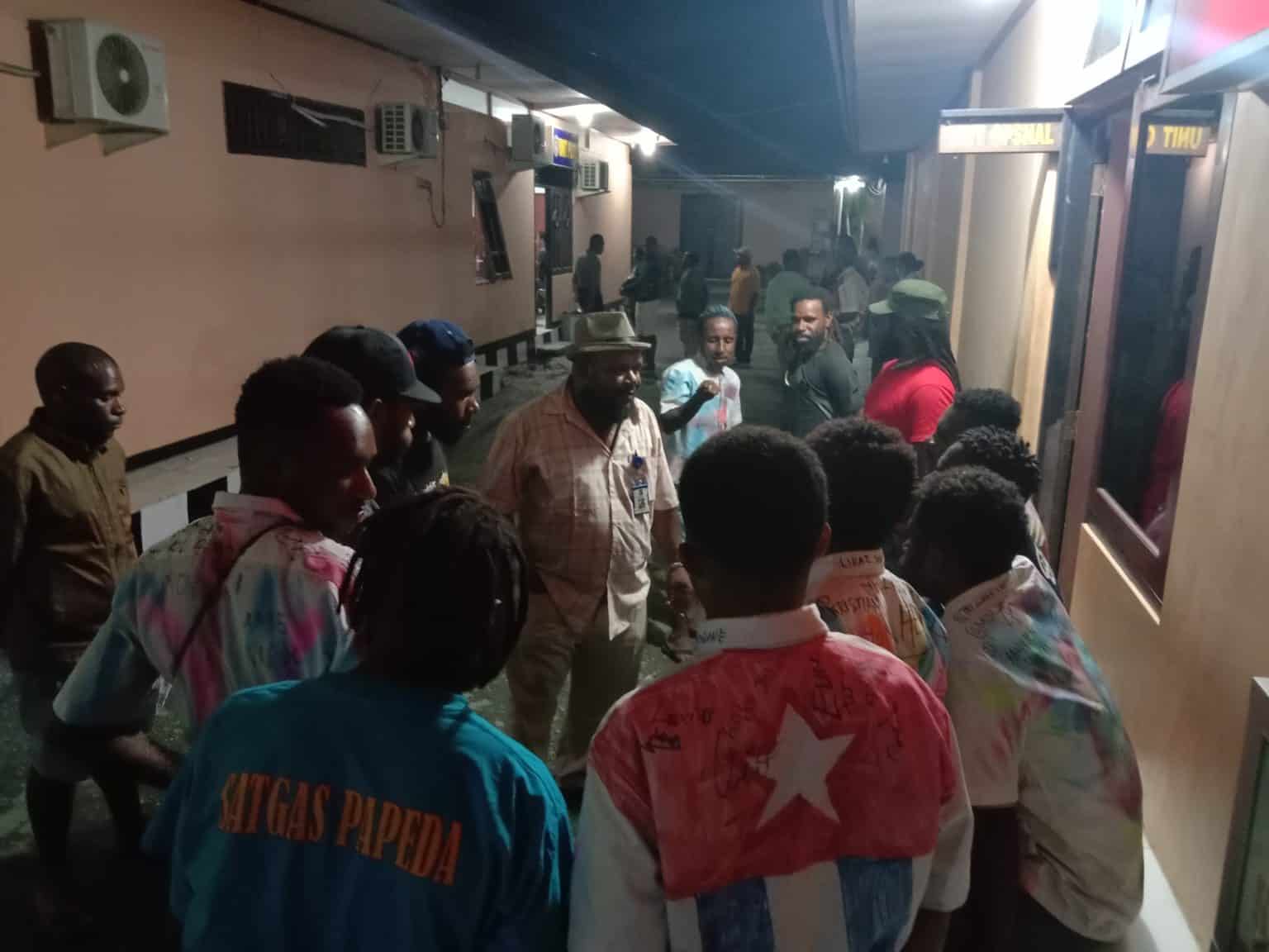 Pawai kelulusan dengan baju bermotif Bintang Kejora cuma ekspresi kegembiraan