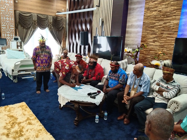 Dewan Adat Papua kukuhkan Lukas Enembe pemimpin besar tanah dan bangsa Papua