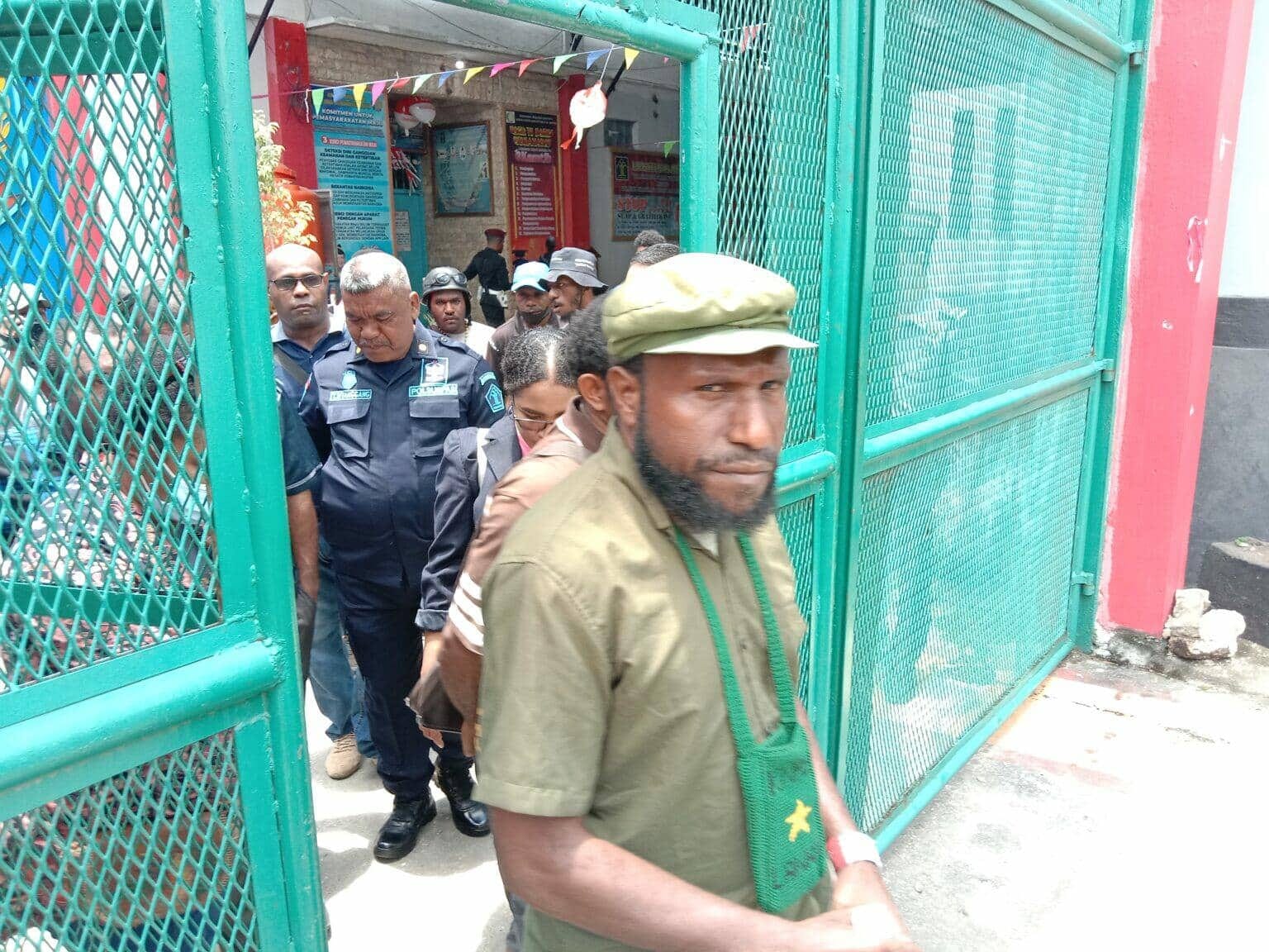 viktor-yeimo-nyatakan-dirinya-dicekal-dan-gagal-mendapat-paspor