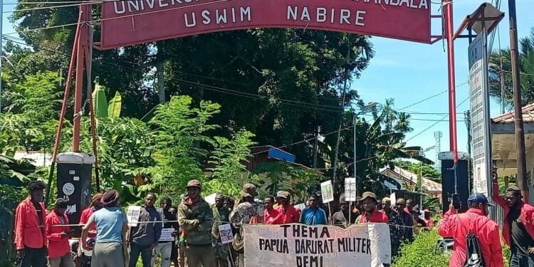 Unjuk Rasa di Nabire Ricuh, Dua Perempuan Dirudapaksa Rumah Warga Dibakar