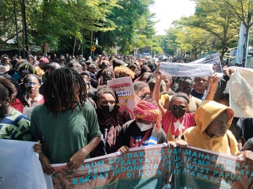 Aliansi Mahasiswa Maluku di Makassar Demo Tolak Separatisme-Bakar Bendera OPM