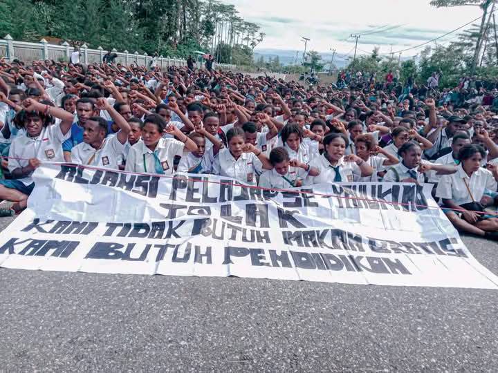Geger di Yahukimo! Ratusan Pelajar Turun ke Jalan Tolak Program Makan Bergizi Gratis