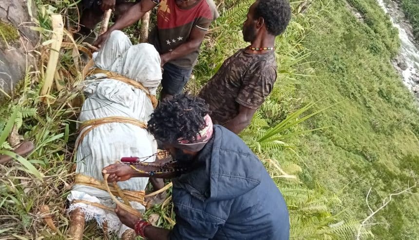 TNI diduga bunuh Abral Wandikbo warga Kampung Yuguru Nduga