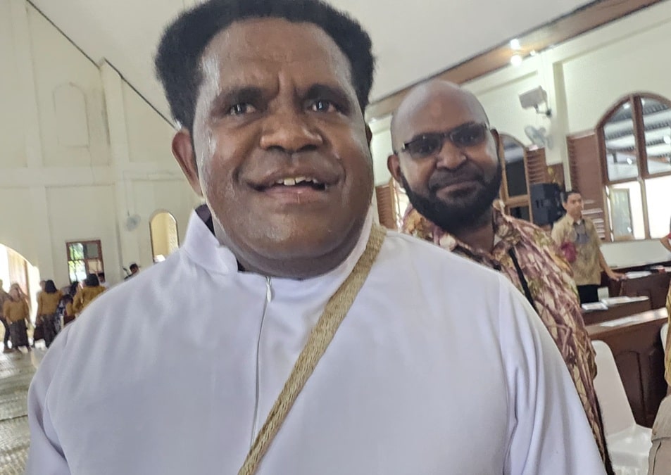 pastor-yance-yogi-mengutuk-pelaku-penembak-warga-sipil-di-intan-jaya