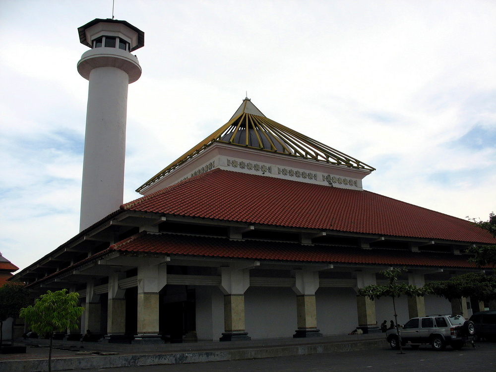 6 Icon Unik Kota Pahlawan Surabaya