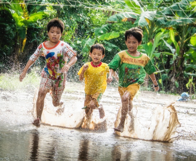 INILAH BUKTI INDAHNYA MASA KECIL DI PENJURU DUNIA