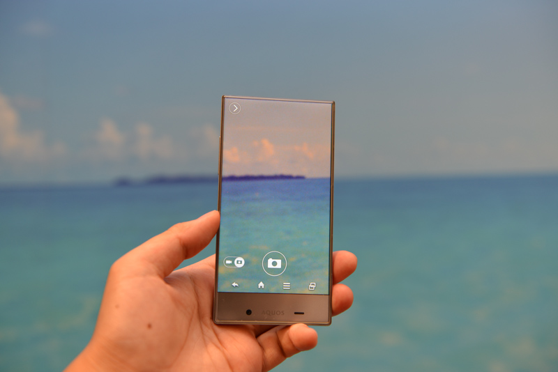 Smartphone SHARP Berkonsep Layar &quot;Frameless&quot;